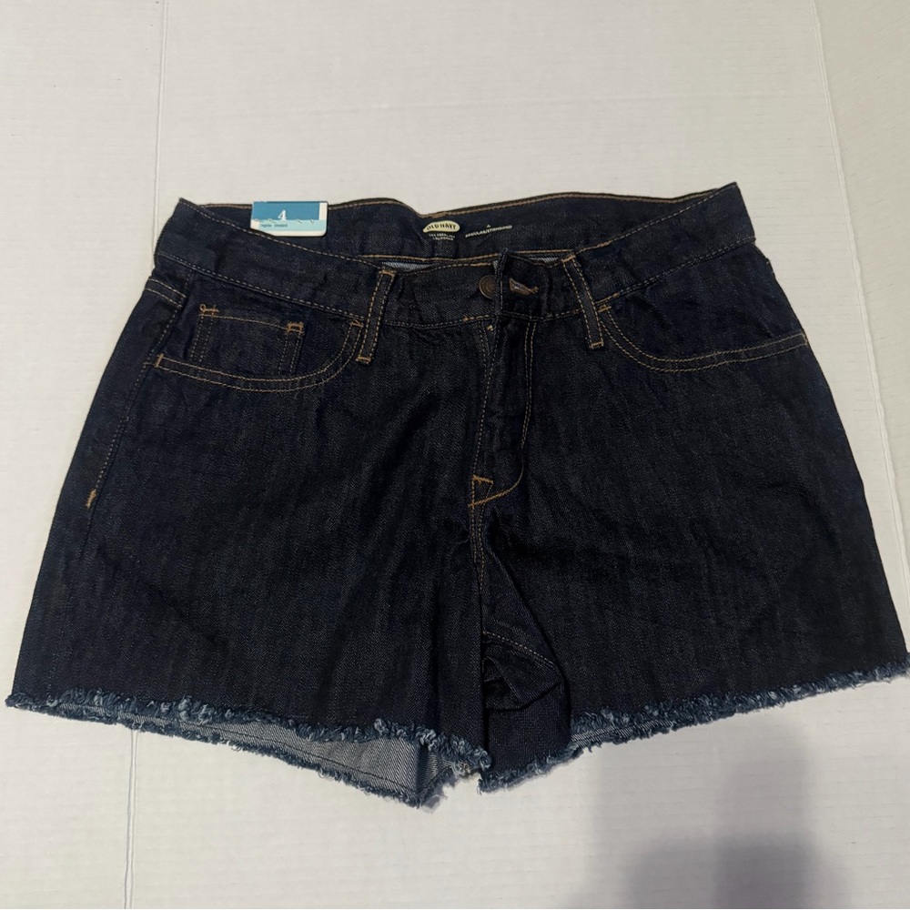Old Navy low-rise denim jeans in size 4.